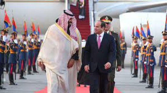 ردا على الهجمات الحوثية.. السيسي لولي العهد: متضامنون مع السعودية