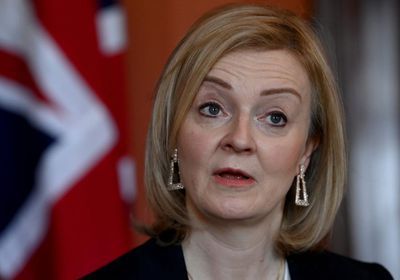 وزيرة الخارجية البريطانية: الاعتداءات الحوثية شنيعة ومتهورة