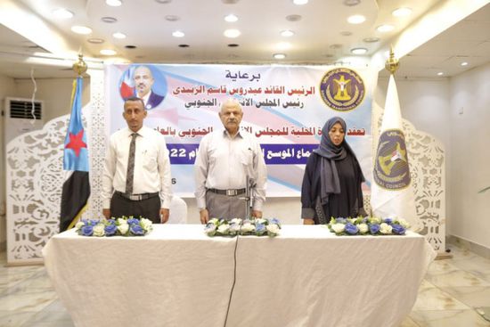 "انتقالي عدن" يثمن الجهود السياسية للزُبيدي
