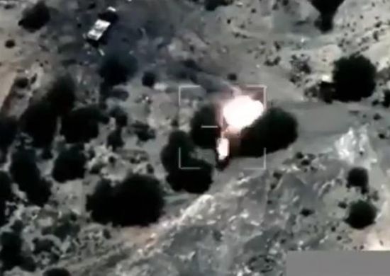 قصف مخزن أسلحة نوعية حوثية في الصليف