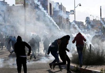 إصابة عشرات الفلسطينيين بحالات اختناق بالضفة الغربية