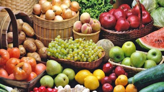 استقرار أسعار الخضروات والفواكه بأسواق عدن اليوم الأحد