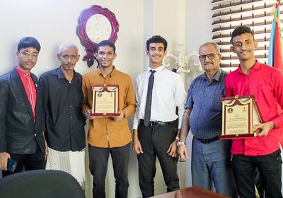 "الانتقالي" يكرم نابغتي الرياضيات الجنوبيين