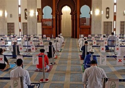 عُمان.. قصر التروايح على الملقحين وحظر موائد الإفطار