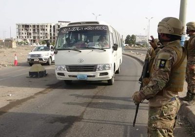 الحزام يواصل استلام النقاط الأمنية بعدن