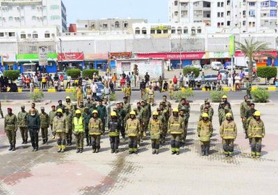 عرض عسكري للدفاع المدني في عدن