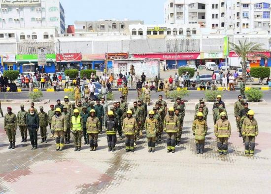 عرض عسكري للدفاع المدني في عدن
