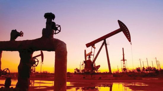 النفط يهوي 7 % مع سحب أمريكا من الاحتياطي الاستراتيجي