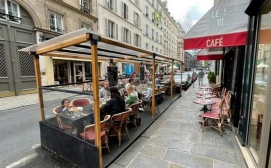 منع تكييف وتدفئة شرفات المقاهي والمطاعم في فرنسا