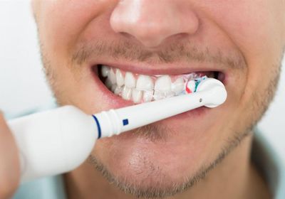 هل غسيل الأسنان يفطر الصائم في رمضان؟.. إجابة غير متوقعة