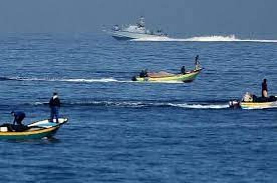 البحرية الإسرائيلية تهاجم مراكب الصيادين بساحل خان يونس