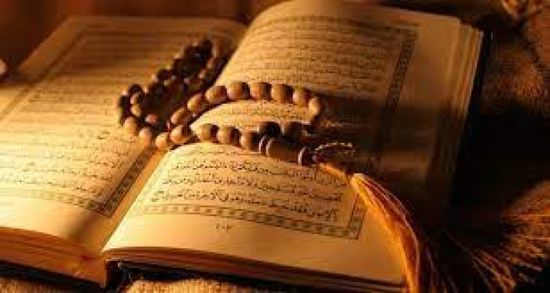 هل يجوز قراءة القرآن للحائض في رمضان لختمه؟.. رأي علماء الدين