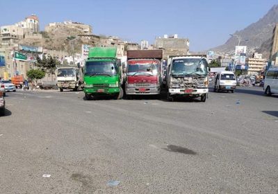 إضراب شاحنات نقل الغاز بتعز احتجاجا على "النهب الإخواني"