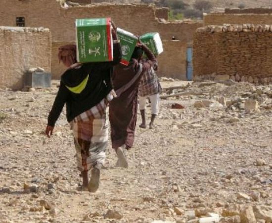 3684 مستفيدا من توزيع السلال الغذائية في الطلح