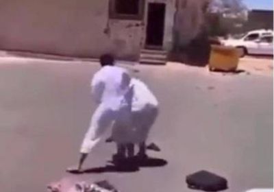 حقيقة اعتداء طالب بالضرب على معلم في السعودية