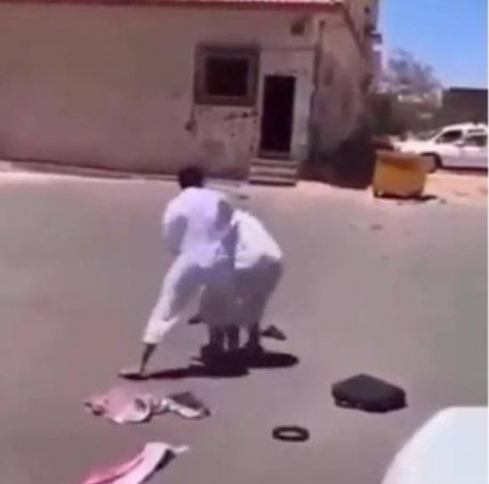حقيقة اعتداء طالب بالضرب على معلم في السعودية
