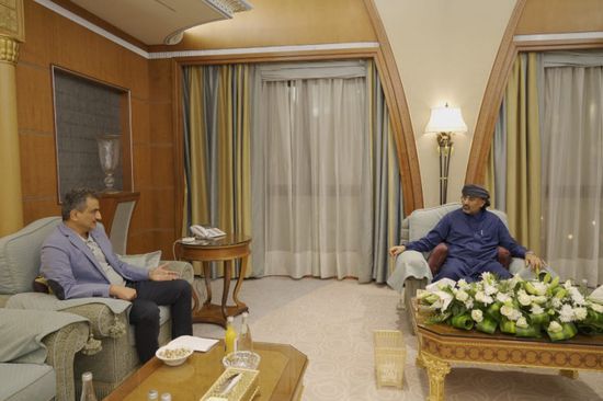 الزُبيدي يبحث مع لملس مستجدات الأوضاع الأمنية والاقتصادية بعدن