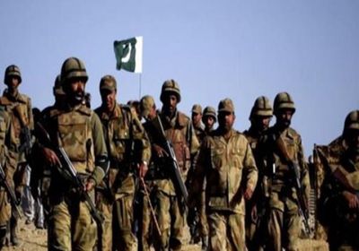 الجيش الباكستاني ينتشر بكثافة عقب عزل عمران خان