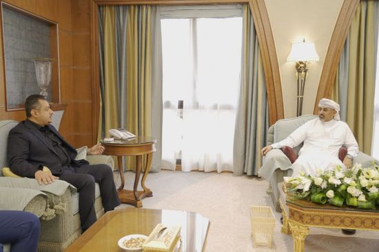 الزُبيدي يطالب رئيس الحكومة ببدء إعمار عدن