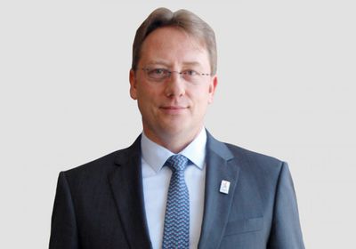 آل جابر وبوي يناقشان فرص إنهاء الحرب باليمن