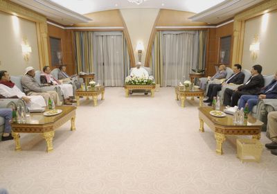 الزُبيدي يدعو لوحدة الصف بمواجهة العدو الحوثي