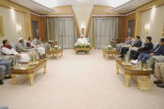 الزُبيدي يدعو لوحدة الصف بمواجهة العدو الحوثي