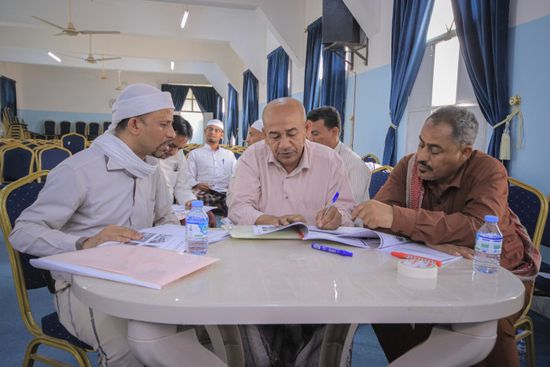 يونيسف تبني قدرات 100 معلم على الدعم النفسي بسيئون