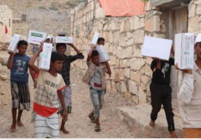 توزيع كراتين تمور على 29 ألف مستفيد بسقطرى