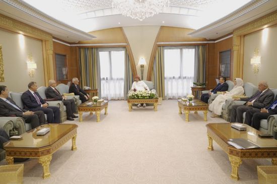 الزُبيدي يحذر القيادات الحزبية: أمامنا فرصة لن تعوض