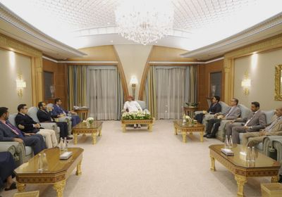 الزُبيدي يكلف وكلاء 4 محافظات بالعودة لخدمة السكان