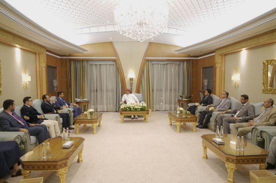 الزُبيدي يكلف وكلاء 4 محافظات بالعودة لخدمة السكان