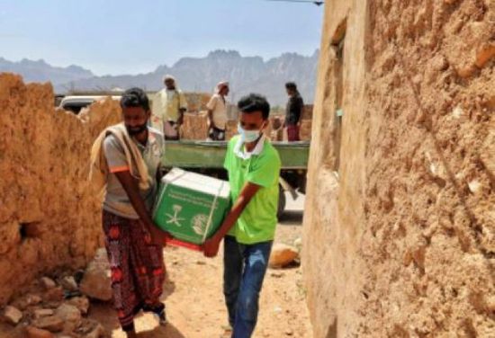 منح 958 سلة غذائية للأكثر احتياجا في سقطرى