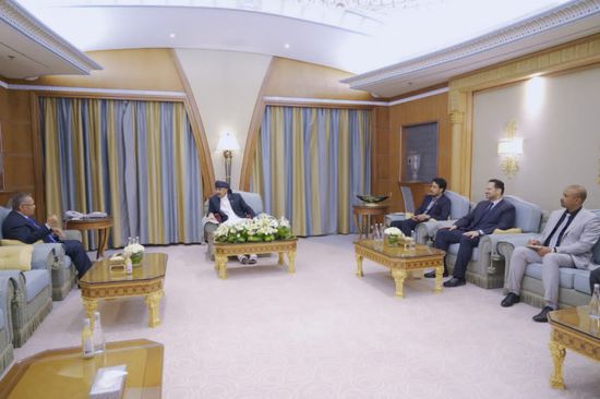 الرئيس الزُبيدي يدعو لمواجهة العدوان الحوثي المستمر
