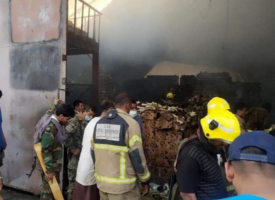 حريق مخازن للمواد الغذائية في الشيخ عثمان