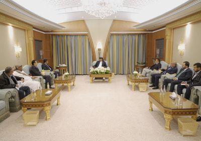 رئيس "الانتقالي" يطالب القوى الحزبية بإعلاء المصلحة الوطنية