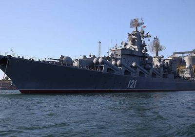 بضربة صاروخية.. أوكرانيا تعلن إصابة سفينة حربية روسية