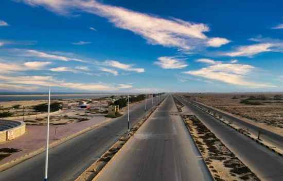 تركيب أعمدة إنارة بشوارع الغيضة