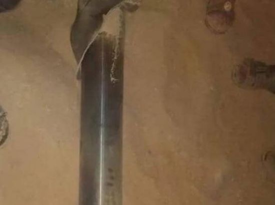 بقايا صاروخ حوثي سقط على مأرب (صورة)