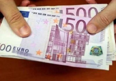 اليورو يسجل أدنى تراجع له منذ عامين أمام الدولار