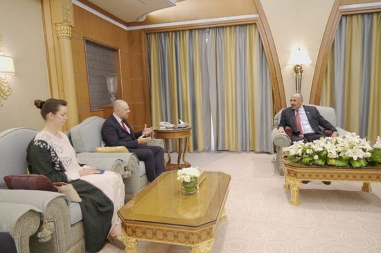 الزُبيدي واوبنهايم يبحثان ملفي الإعمار والاقتصاد