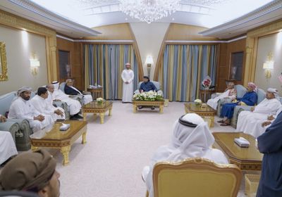 الرئيس الزُبيدي يثمن دور قبائل حضرموت بإنجاح مشاورات الرياض