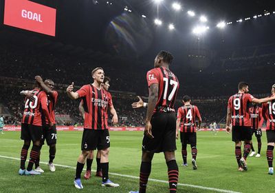 ميلان يتخطى جنوى ويستعيد صدارة الدوري الإيطالي