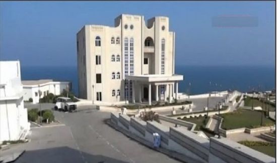 أول قرار لحكومة المناصفة عقب وصولها عدن