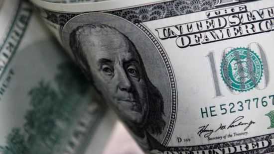 الدولار يرتفع لأعلى مستوى في عامين