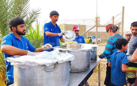 خليفة الإنسانية ترفع عدد وجبات "إفطار صائم" بسقطرى