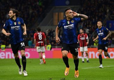 إنتر ميلان يهزم غريمه ميلان ويتأهل لنهائي كأس إيطاليا