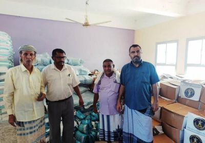 "الانتقالي" يوزع مساعدات على ذوي الشهداء في أبين