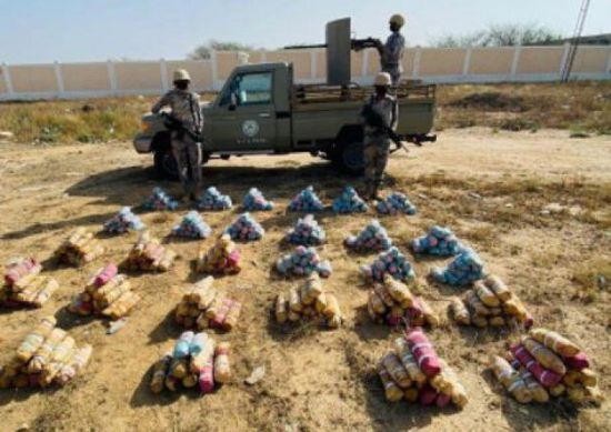 بأطنان قات وحشيش.. سقوط 47 مهربا يمنيا في السعودية