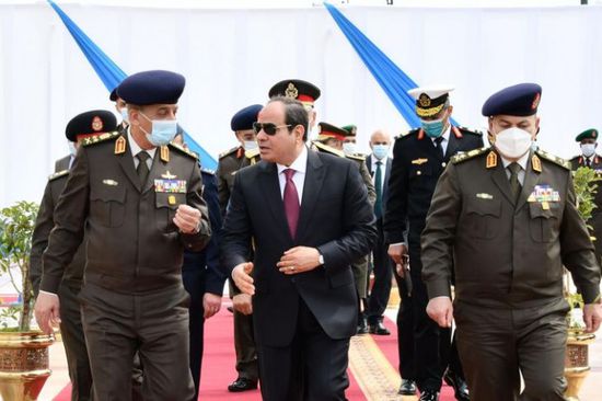الرئيس السيسي يتفقد منطقة توشكى