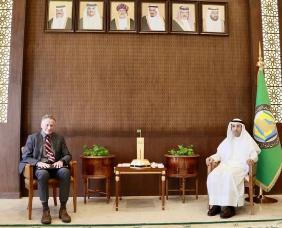 بيري يثني على دور التعاون الخليجي بمشاورات الرياض